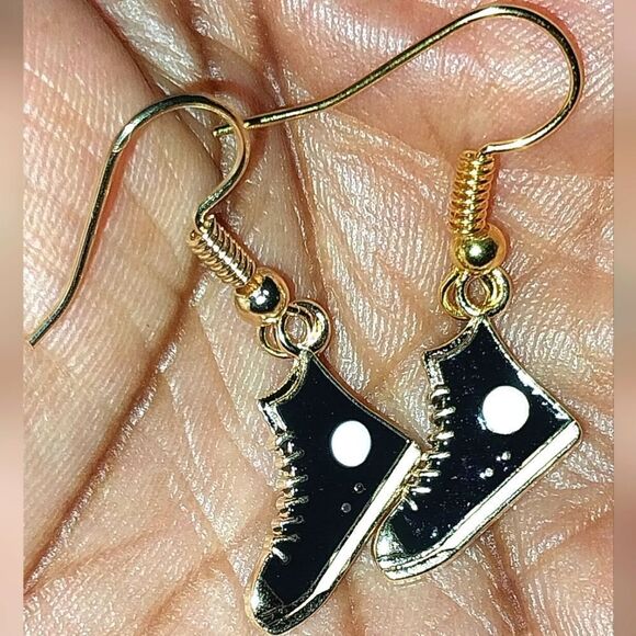 Retro hand crafted sneaker earrings - Picture 2 of 5